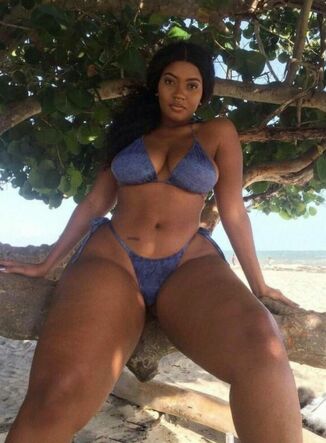 beautiful curvy black women